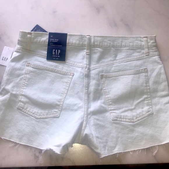 Distressed shorts - Picture 2 of 3